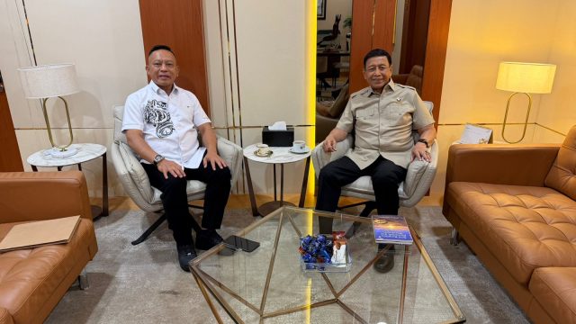 Sukses dengan Buku Perdana, Sudarto  Adinegoro Lahirkan Karya Kedua Kepemimpinan di Era Perubahan