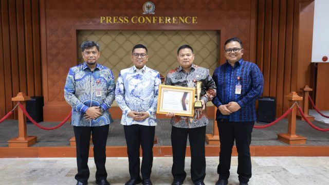 Gubernur Banten Andra Soni Raih Penghargaan Kepala Daerah Peduli Pendidikan