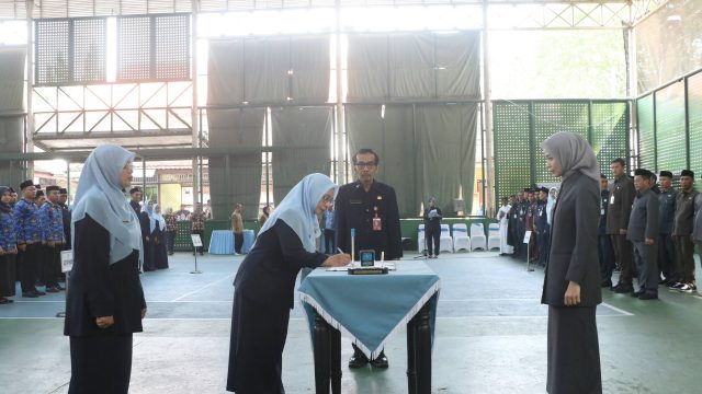 Sumpah CPNS jadi PNS, Bupati Serang Serahkan 283 SK Kepsek SD dan SMP