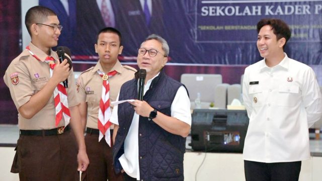 Kunjungi SMA Kebangsaan, Menko Pangan Zulkifli Hasan Tekankan Mental Berani dan Disiplin bagi Generasi Muda