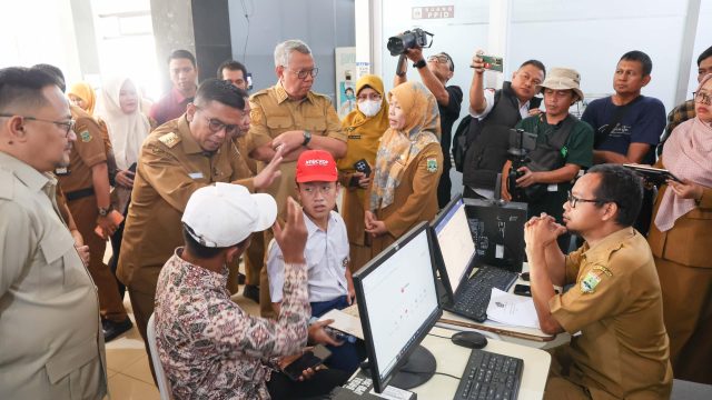 Program Sekolah Gratis Andra Soni Dongkrak Minat Siswa ke Sekolah Swasta