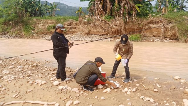Air Sungai Cidikit Keruh, DLH Lebak Terjunkan Tim Ambil Sampel di 5 Titik
