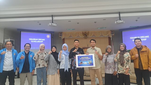 Gandeng Isbanban Foundation, DKM Baitul Choir Bea Cukai Merak Salurkan Beasiswa Pendidikan