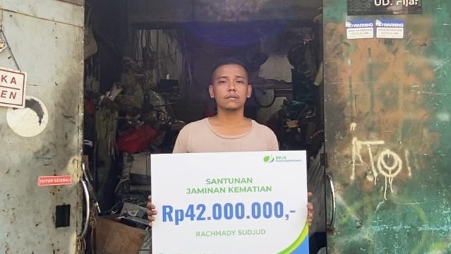 BPJS Ketenagakerjaan Jakarta Salemba Serahkan Santunan Jaminan Kematian Kepada Ahli Waris Pedagang Barang Bekas di Kecamatan Senen