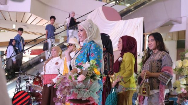 Pekan Dekranasda Tangsel 2026 Berakhir Sukses, UMKM Lokal Makin Percaya Diri Tembus Pasar Global   2. Ribuan Pengunjung Ramaikan Pekan Dekranasda Tangsel 2026, Produk UMKM dan Ekraf Jadi Magnet Utama   3. Dekranasda Tangsel Perkuat Kolaborasi, UMKM Didorong Naik Kelas dan Berdaya Saing Global   4.    5. Pemkot Tangsel dan Dekranasda Kompak Majukan Ekonomi Kreatif, Produk Lokal Siap Go Nasional