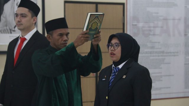 Lantik Pengelola Keuangan, WNI, dan Notaris Pengganti, Kakanwil Kemenkum Banten Tekankan Profesionalisme