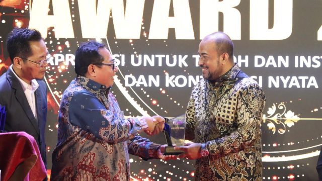 Dirut Bank Aceh Raih SMSI Aceh Award: Penggerak Ekonomi Daerah melalui UMKM dan Industri Kreatif