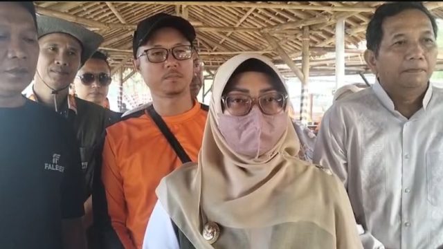 Hari ke 4 Pencarian, Bupati Pandeglang Menangis di Posko SAR Marina Berikan Dukungan dan Mendoakan Pencarian Membuahkan Hasil