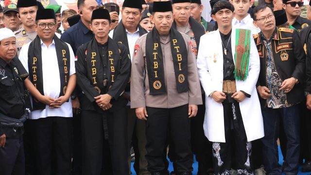 Didampingi Gubernur Banten Andra Soni,  Kapolri Listyo Sigit Prabowo Resmikan Balai Latihan Silat PTBI untuk Jaga Warisan Tjimande
