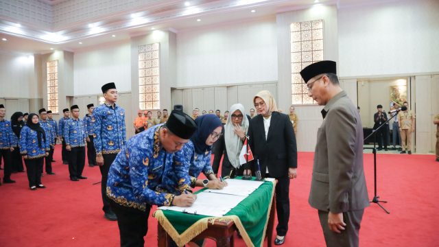 Roda Pemerintahan Diperkuat, Pemprov Banten Angkat 16 Pejabat Fungsional dan 5 PNS